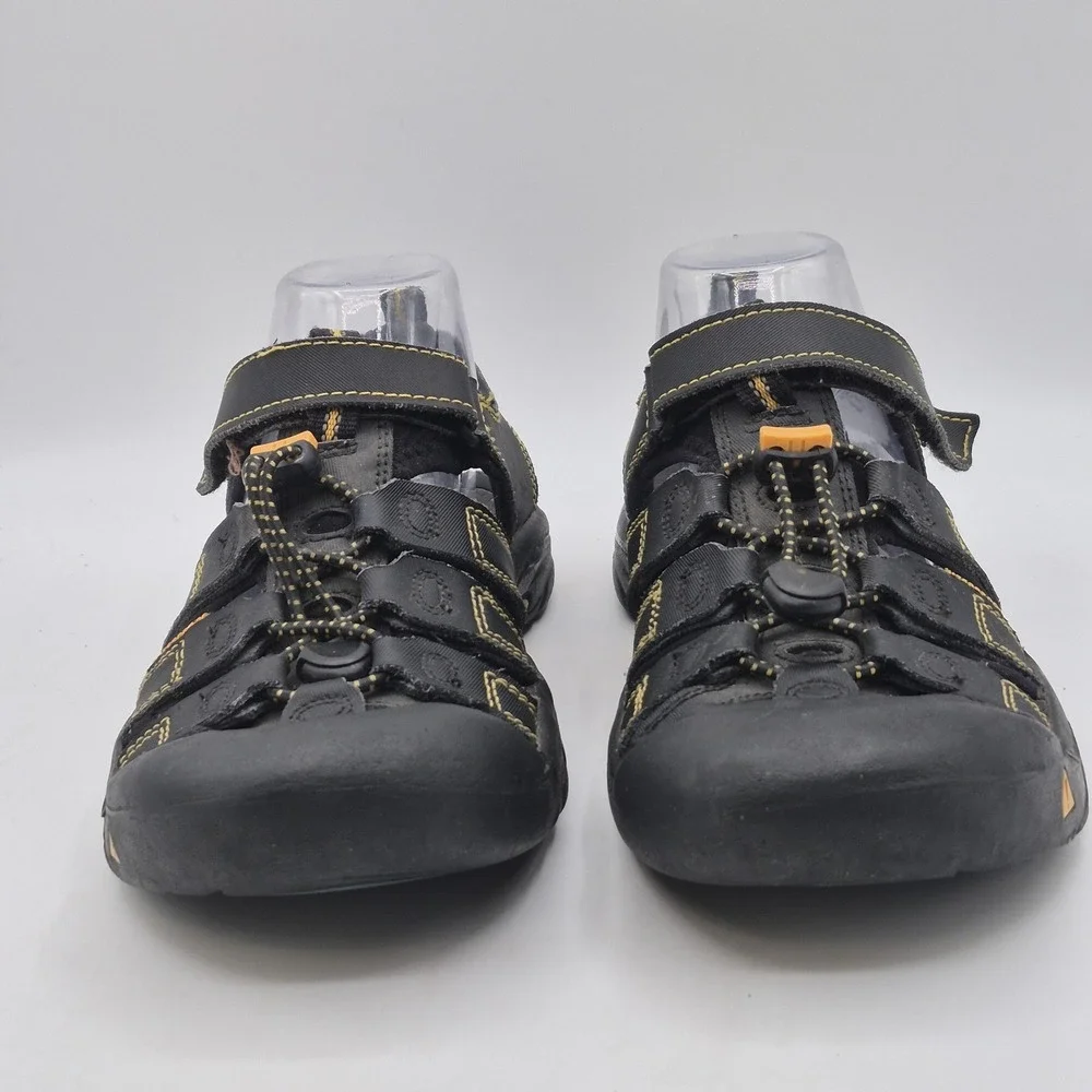 KEEN Sandals Shoes‎ Teens Size 3 Black Closed Toe Water Hiking Outdoor Bungee